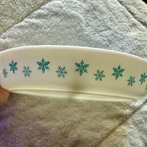 Vintage Pyrex White with Blue Snowflake Divided Dish 1 1/2 Quart with Lid